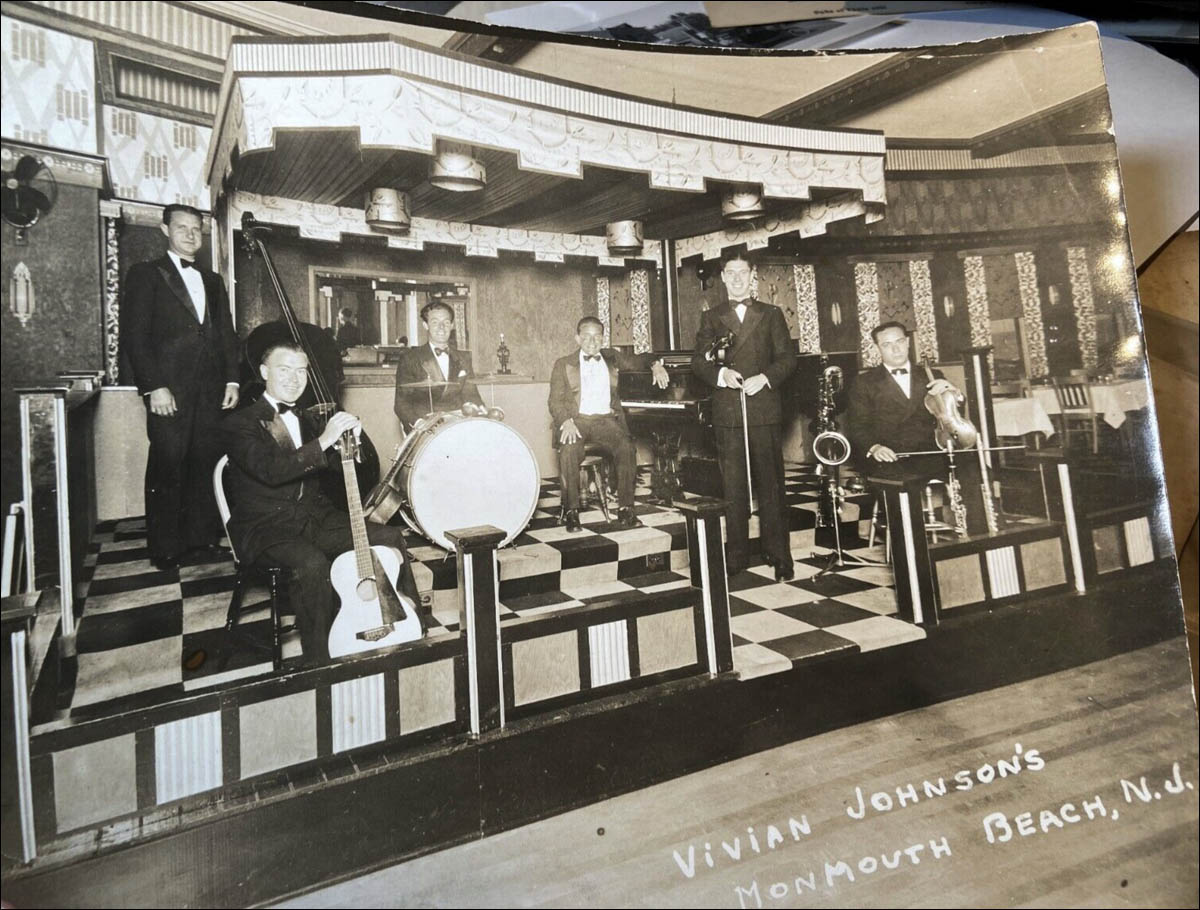 Vivian-Johnson-Tea-Room-bandstand